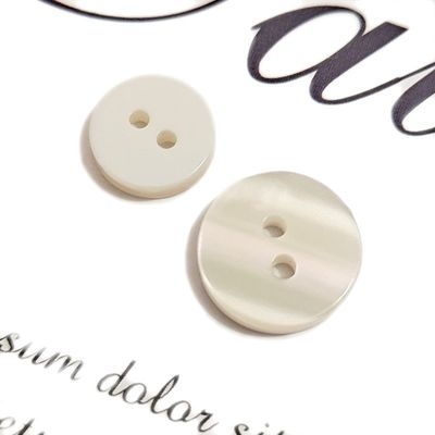 Fabriek directe verkoop 4 gaten ronde plastic knoppen Custom gegraveerde logo hars knop voor kleding trui