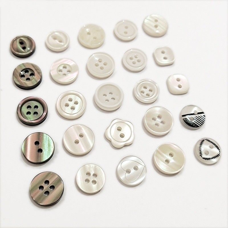 Fabriek directe verkoop 4 gaten ronde plastic knoppen Custom gegraveerde logo hars knop voor kleding trui